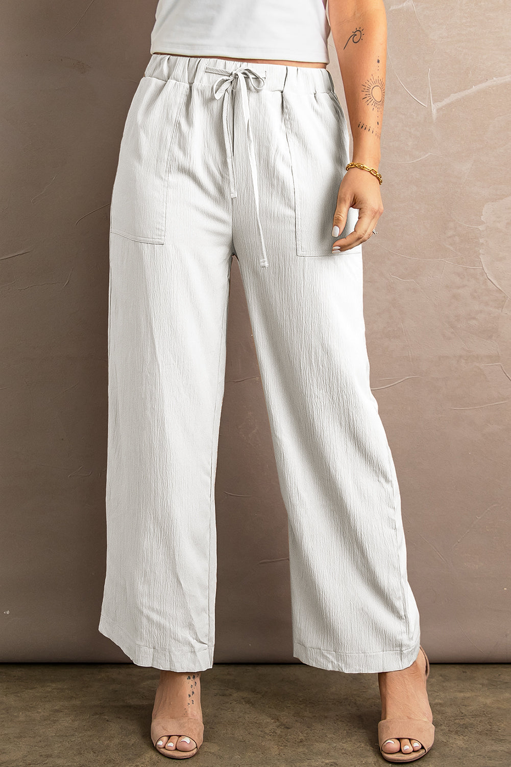 Pantalon large froissé blanc à taille avec cordon de serrage