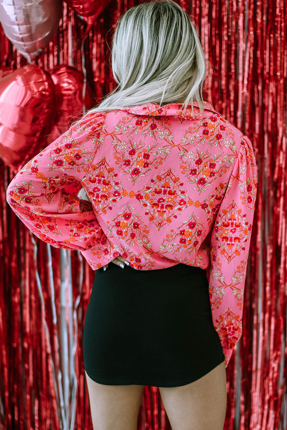 Chemise esthétique à manches bouffantes et fleurs