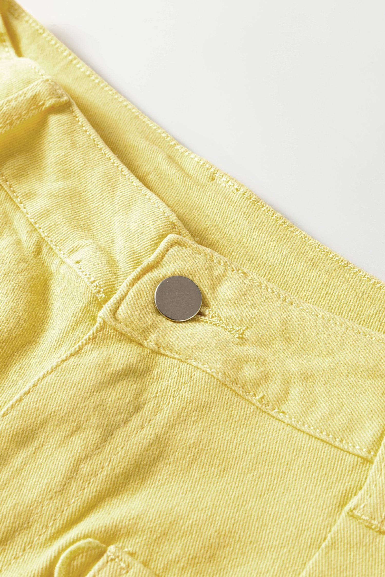 Scalloped Patch Solid Patch Pocket Shift Jeans in Yellow
