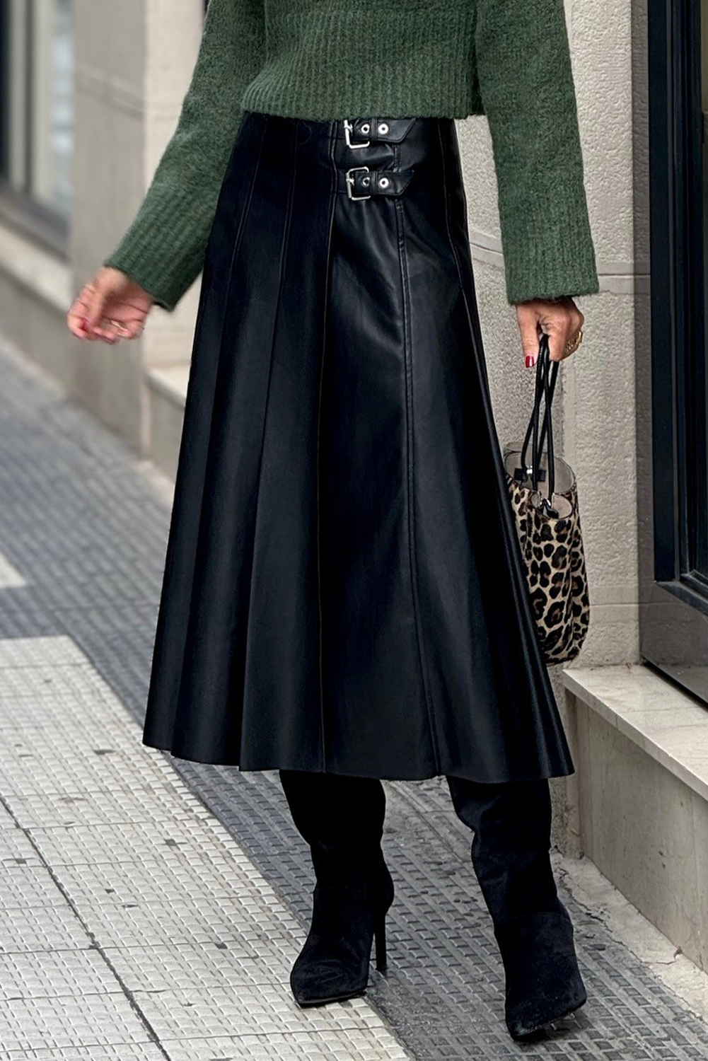 Faux Buckle Leather Retro Detail Pleated Stitch Flared Midi Skirt in Black