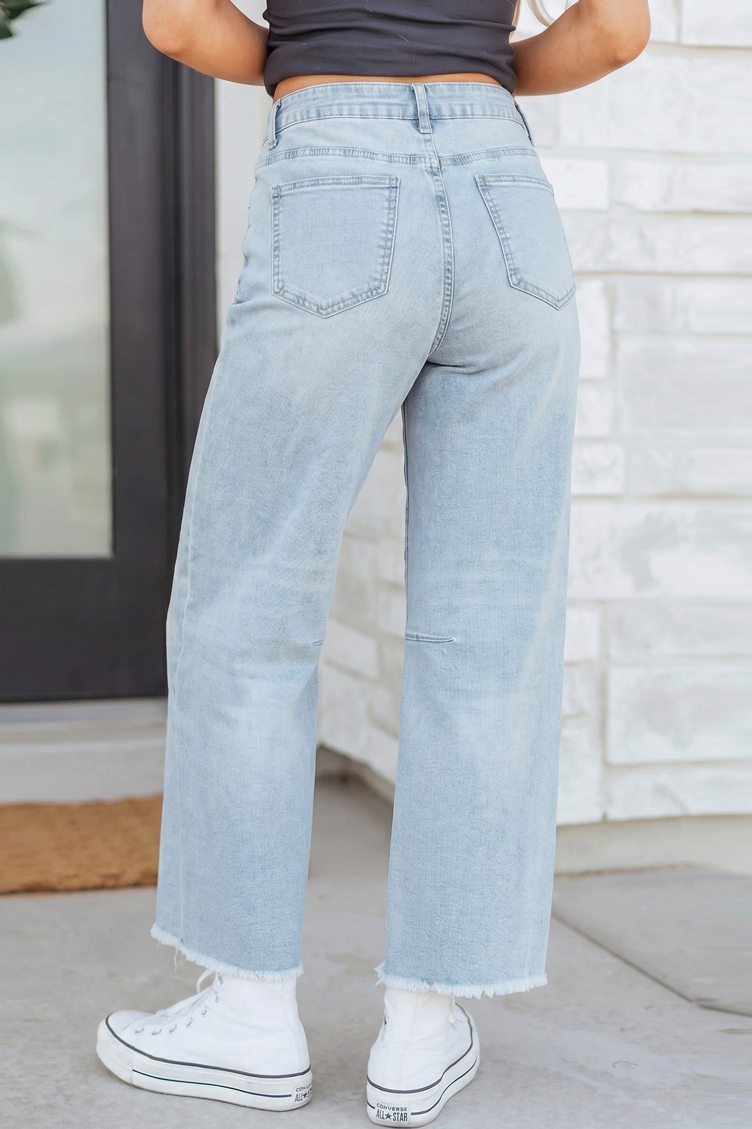 Straight Frayed Cropped Jeans in Beau Blue