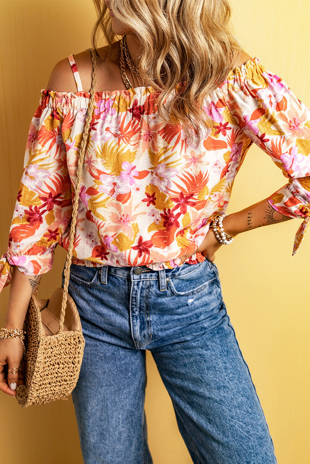 Blouse froncée nouée à épaules dénudées et imprimé floral