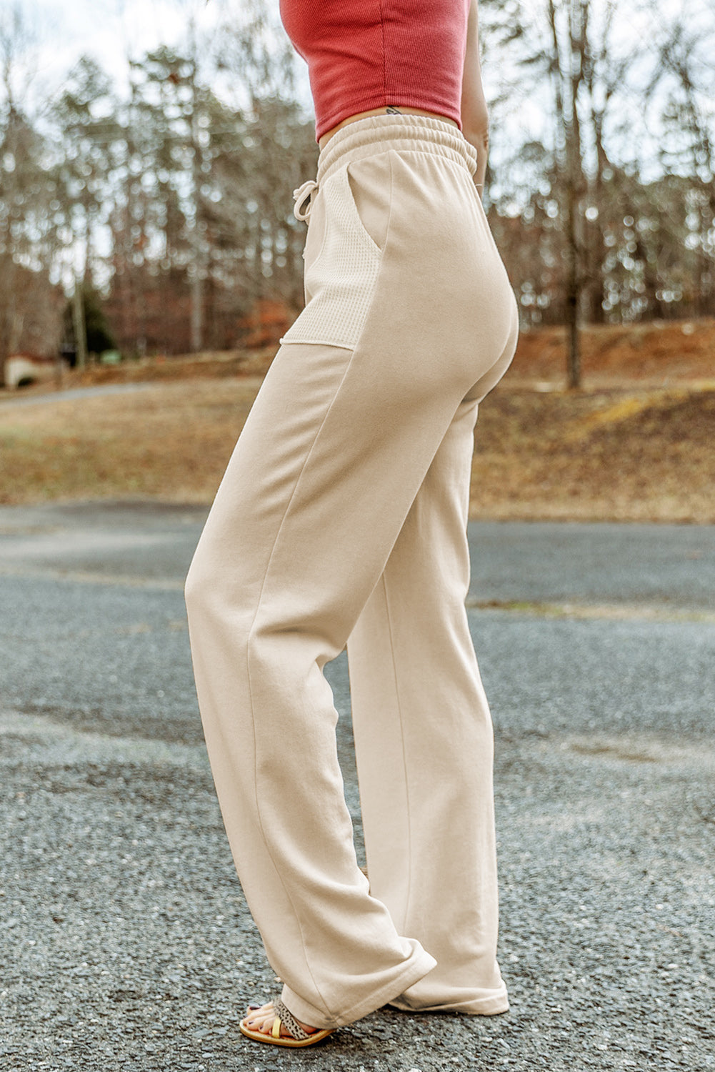 Pantalon en tricot avec poches à la taille et cordon de serrage abricot