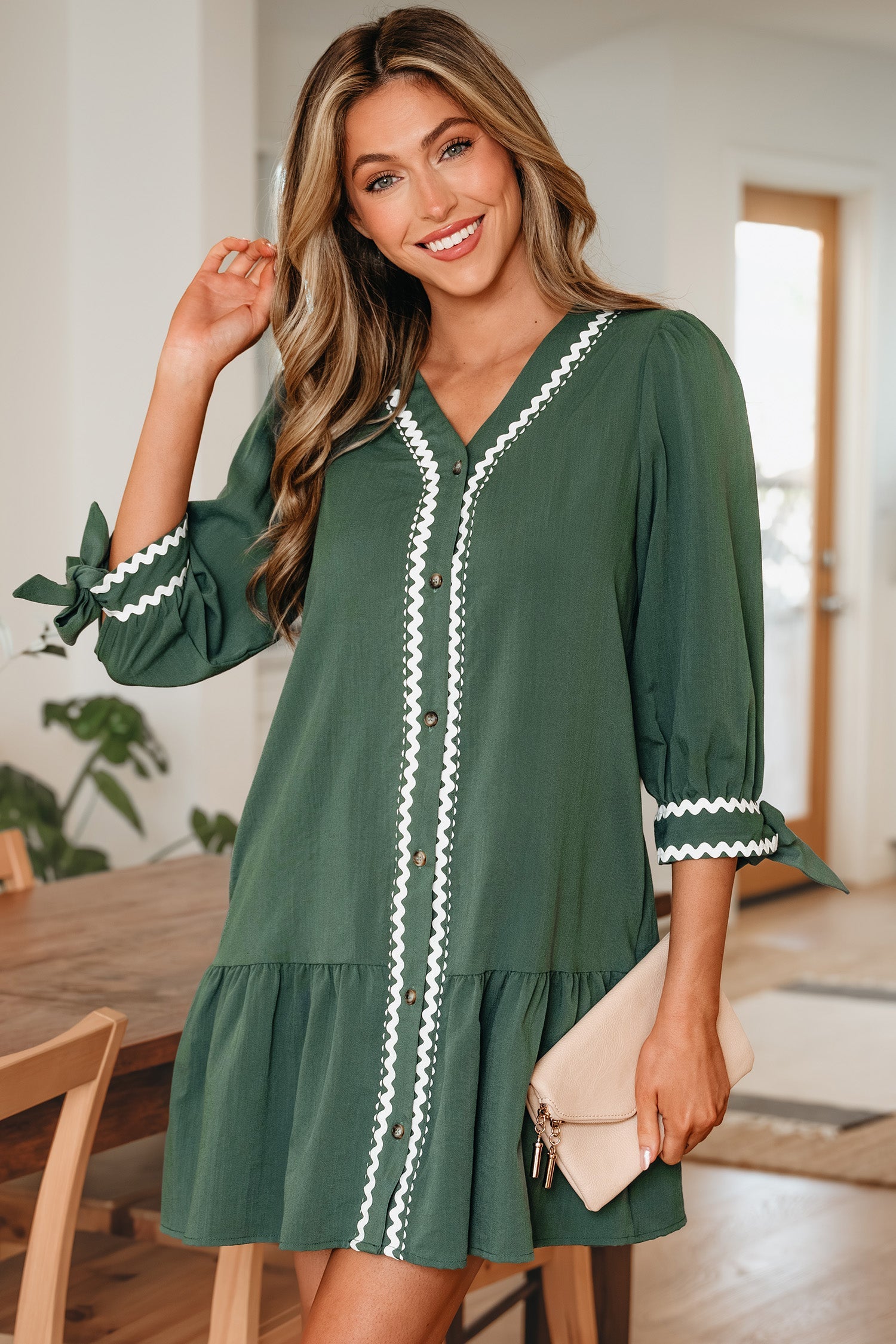 V-Neck Knotted Bracelet Sleeve Shift Dress in Green