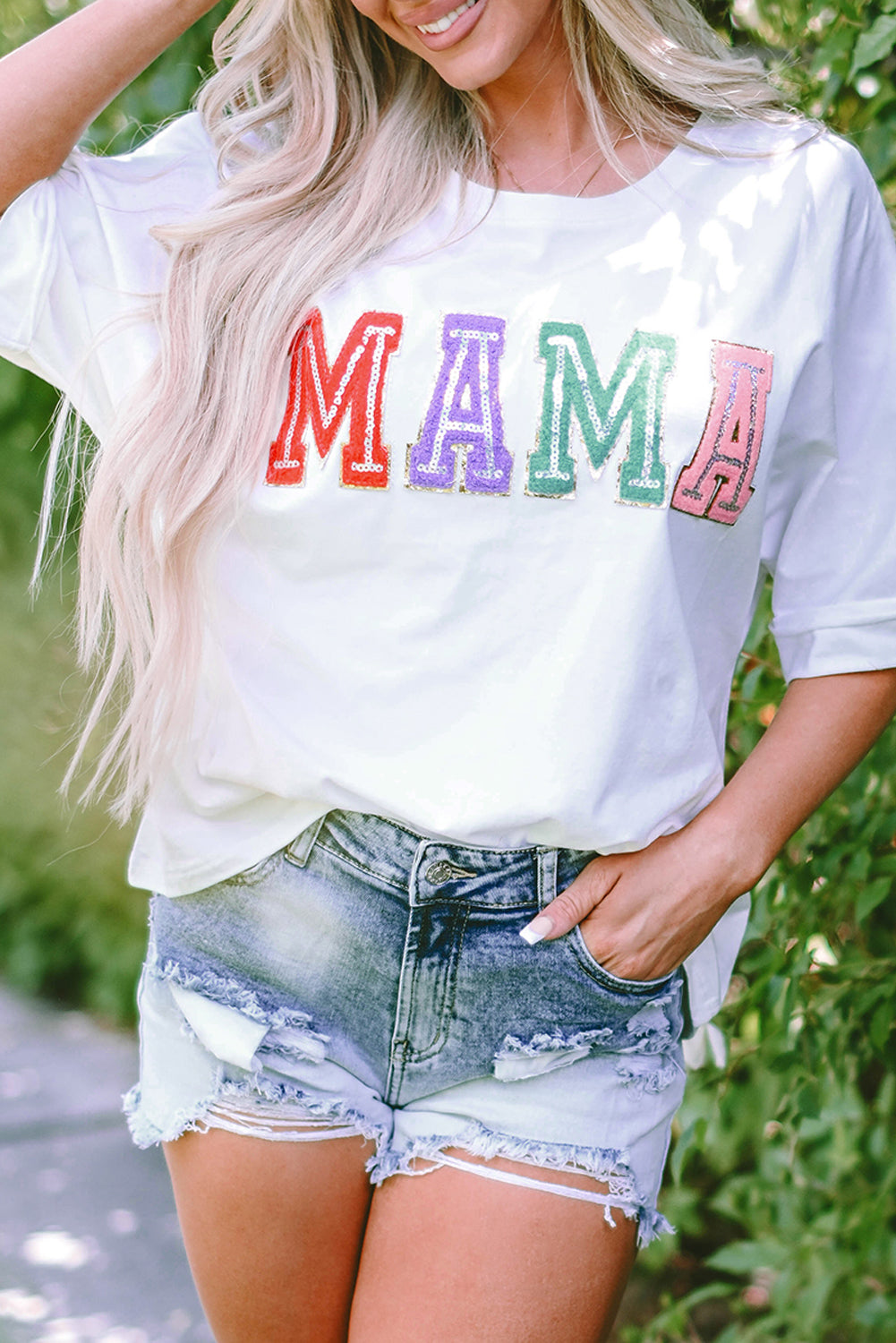 T-shirt blanc à col rond et patchs en chenille MAMA