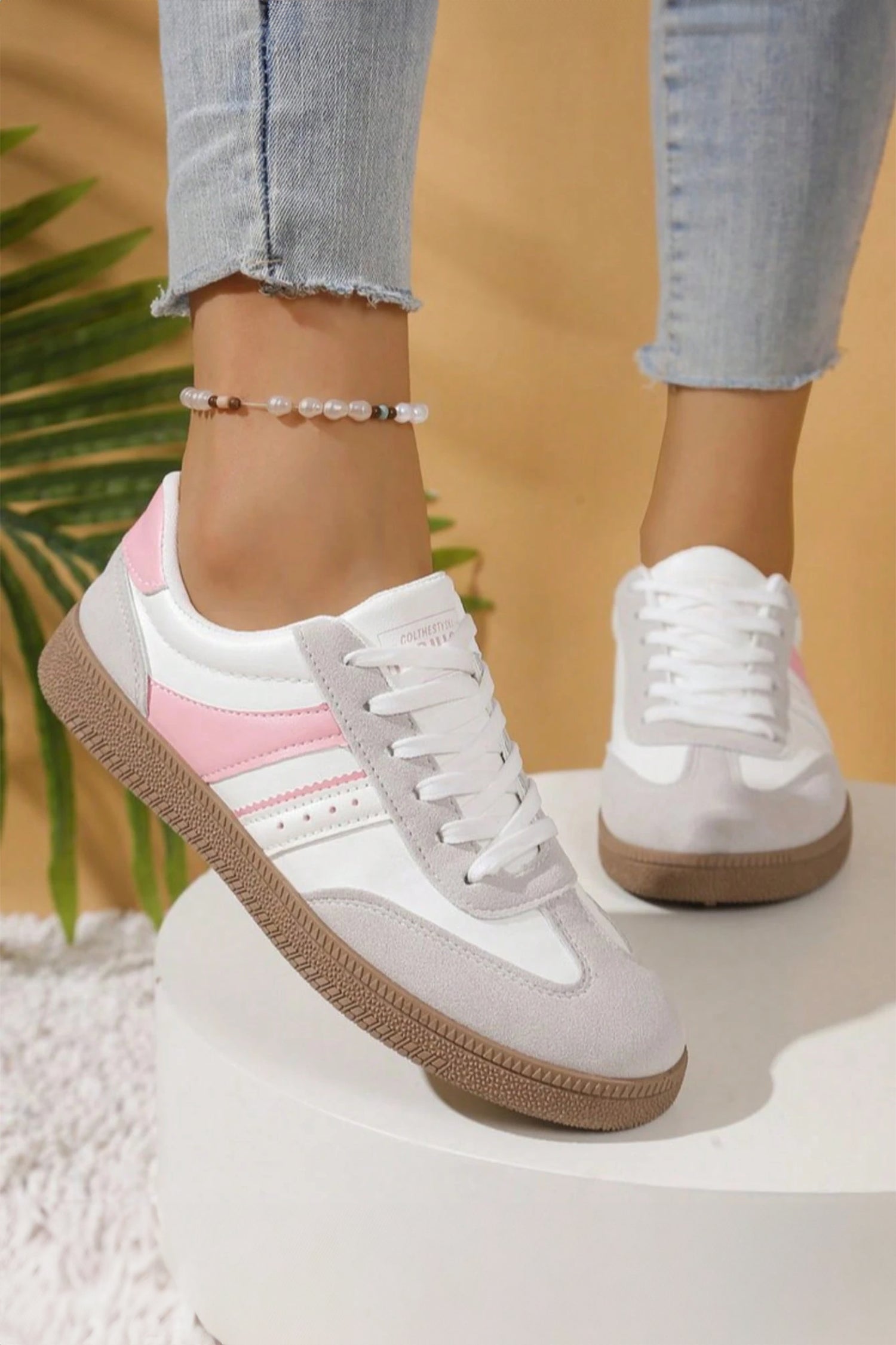 Fashionable Up Patchwork Lace Low Top Flat Sneakers in Pink