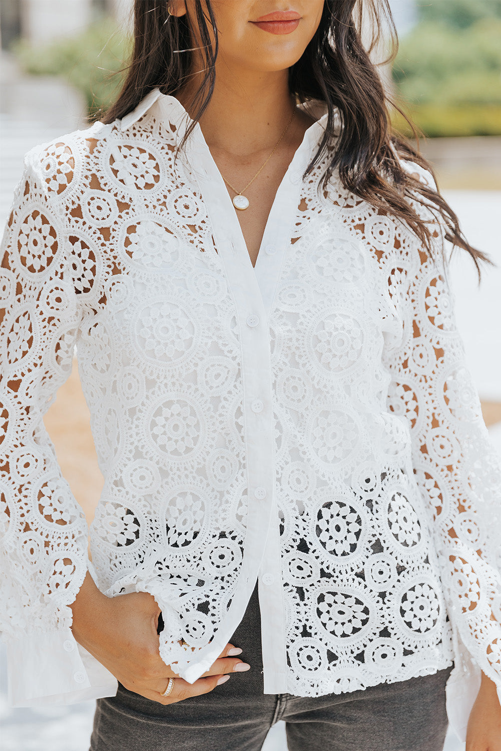 Chemise à col rabattu ajourée en dentelle au crochet