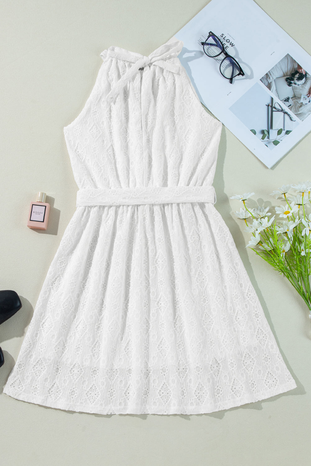 Summer Chic White Lace Sleeveless Mini Dress