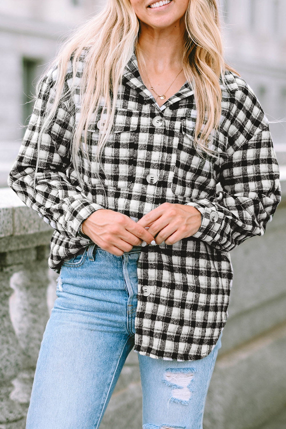 Veste tunique boutonnée noire à imprimé écossais avec poches poitrine