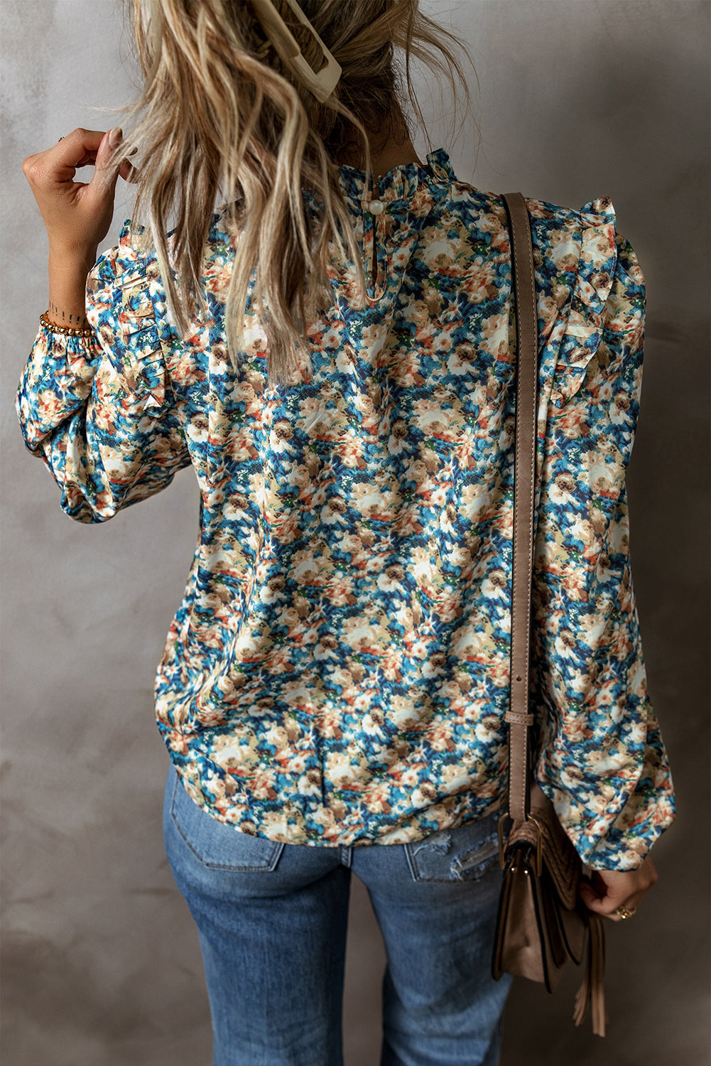 Blouse à manches bouffantes et col montant à volants et imprimé floral