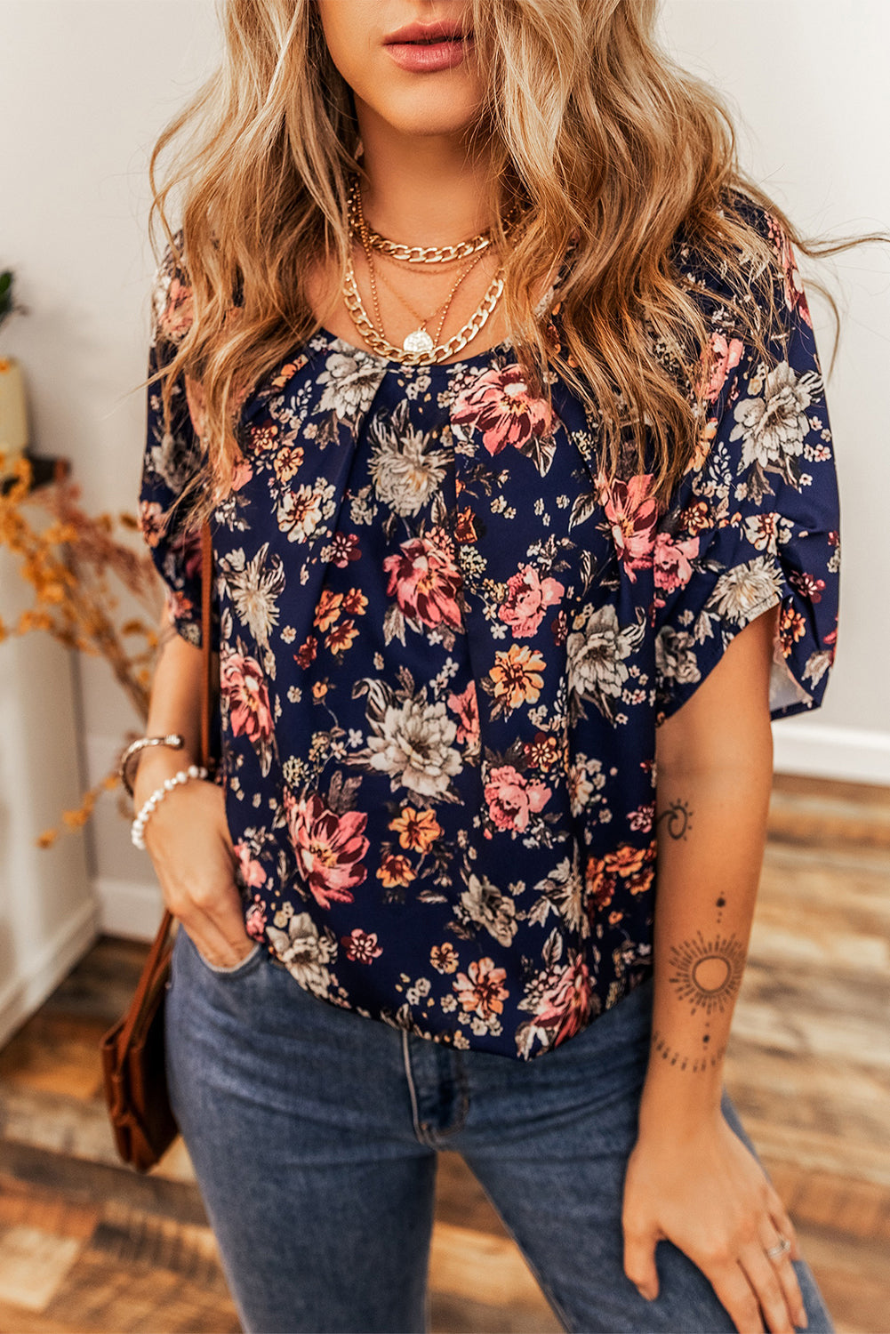 Short-Sleeved Scoop Floral Scoop Neck Everyday Blouse