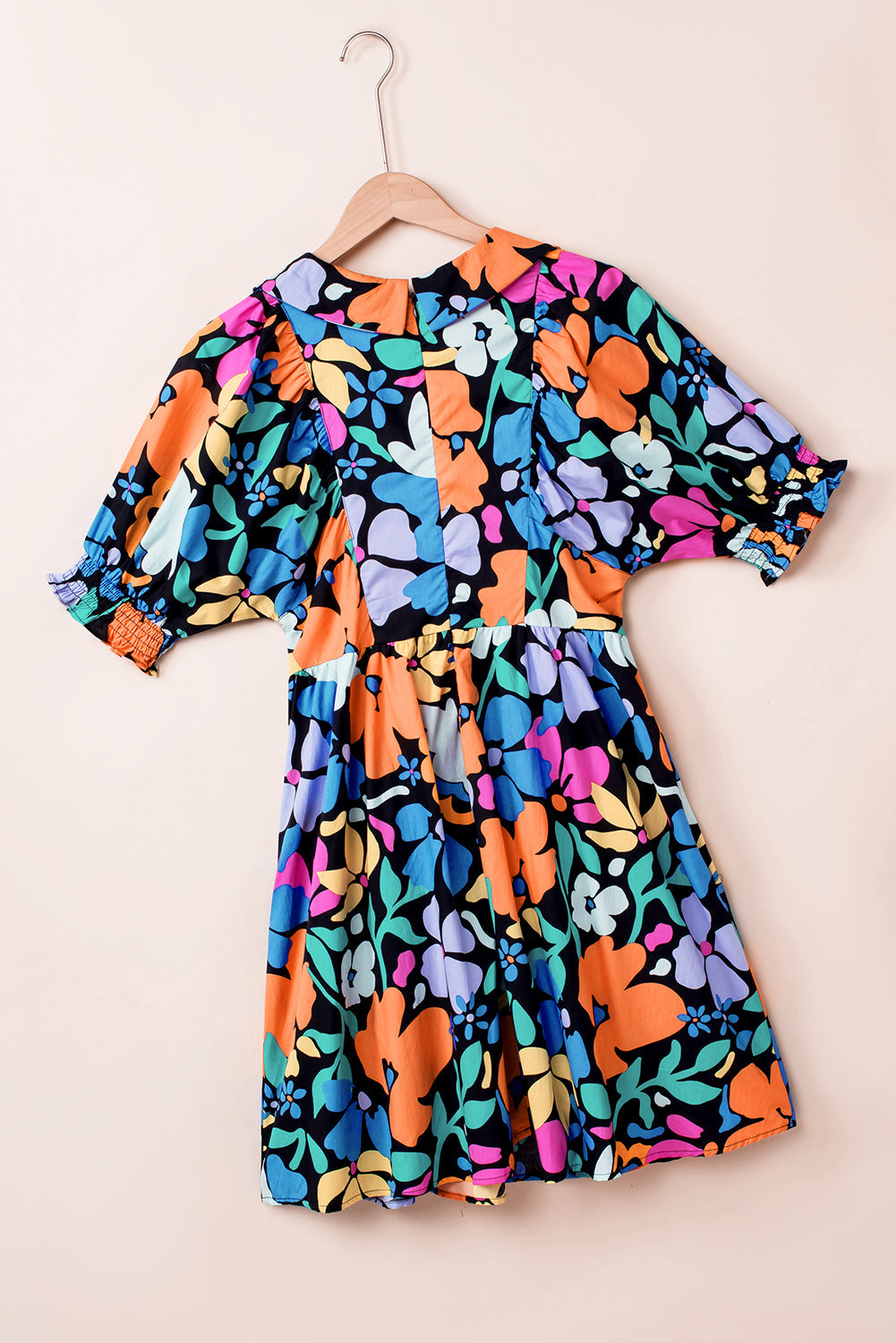 Robe évasée florale bleue à col fendu et à col fendu