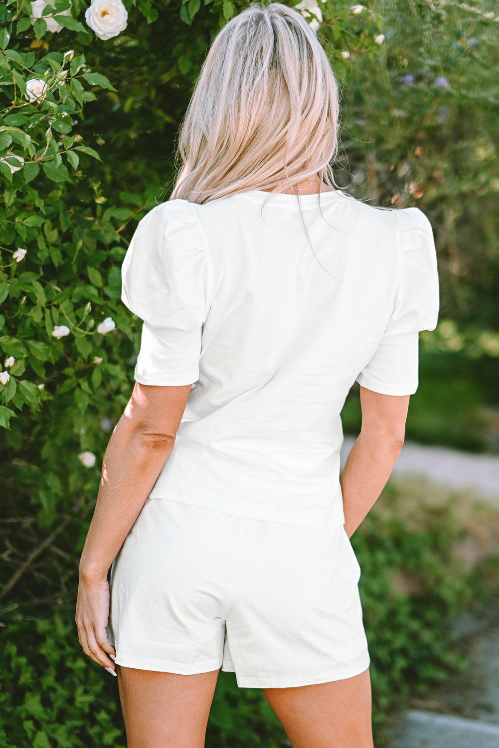 Ensemble haut et short à manches bouffantes et papillon à sequins colorés