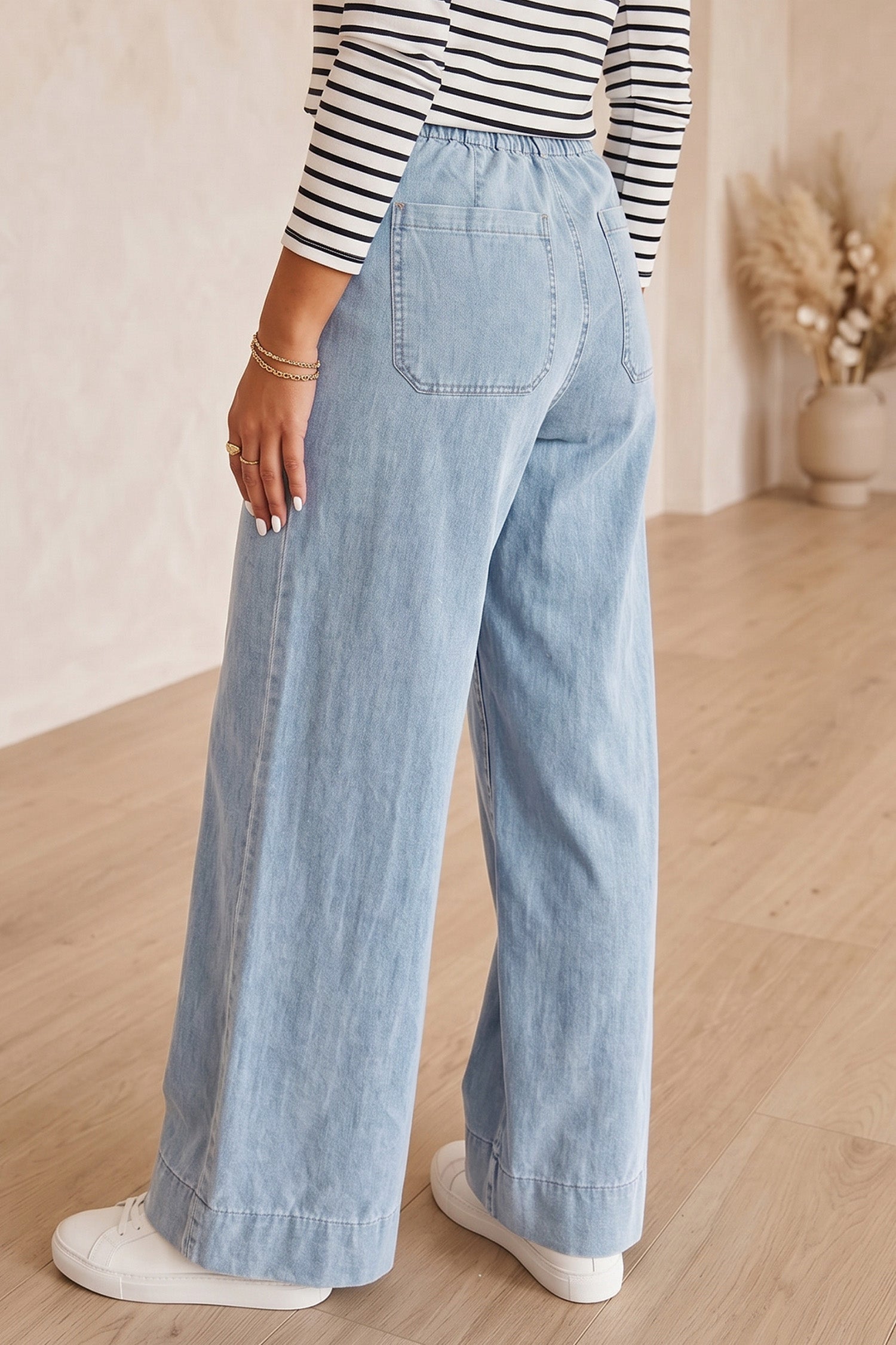 Regular Solid Full-Length Pocket Detail Denim Jeans in Beau Blue