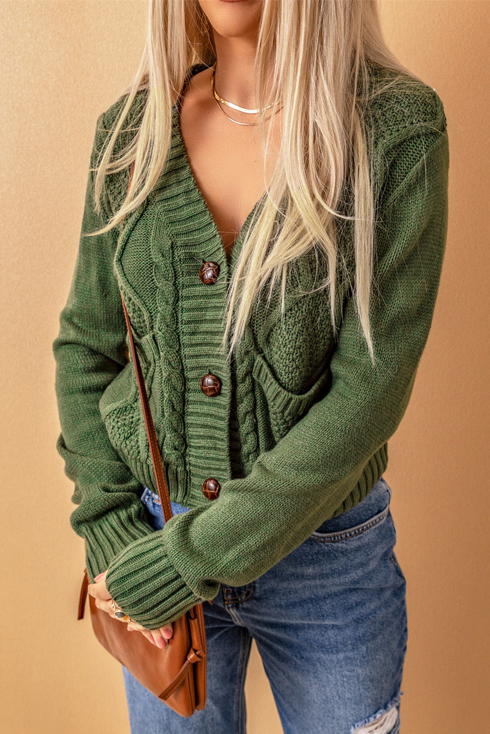 Cardigan texturé vert avec poches avant et boutons