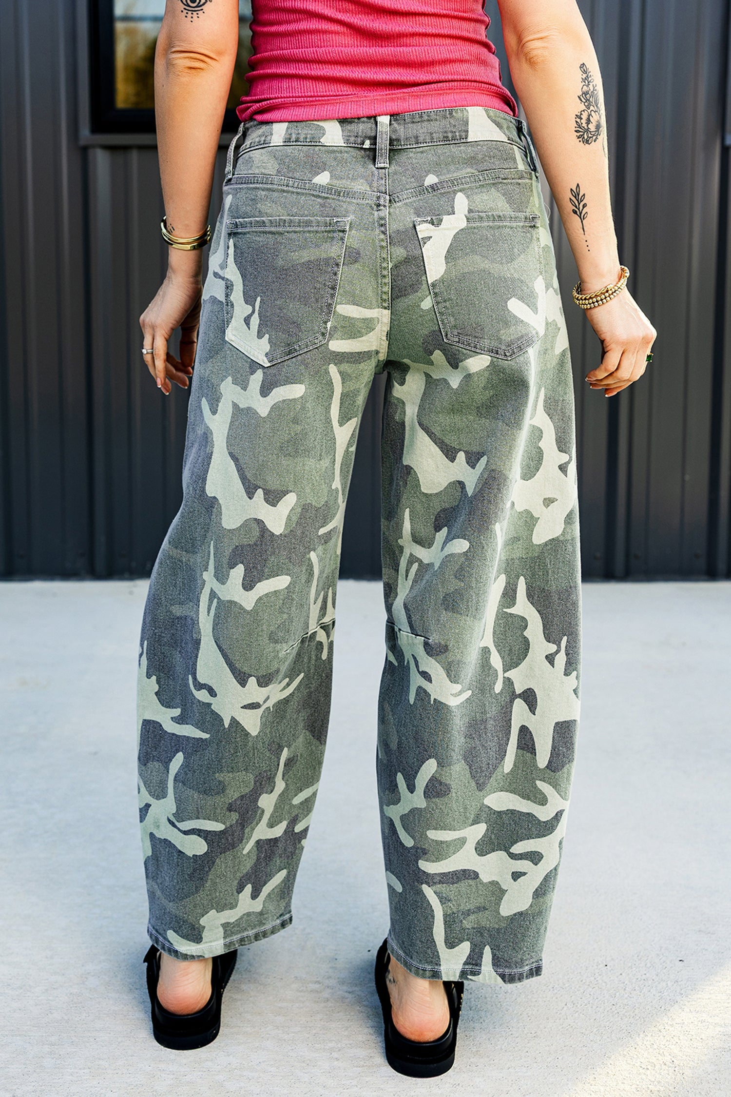 Camo Print Button Fly Straight Leg Ankle Length Jeans in Green