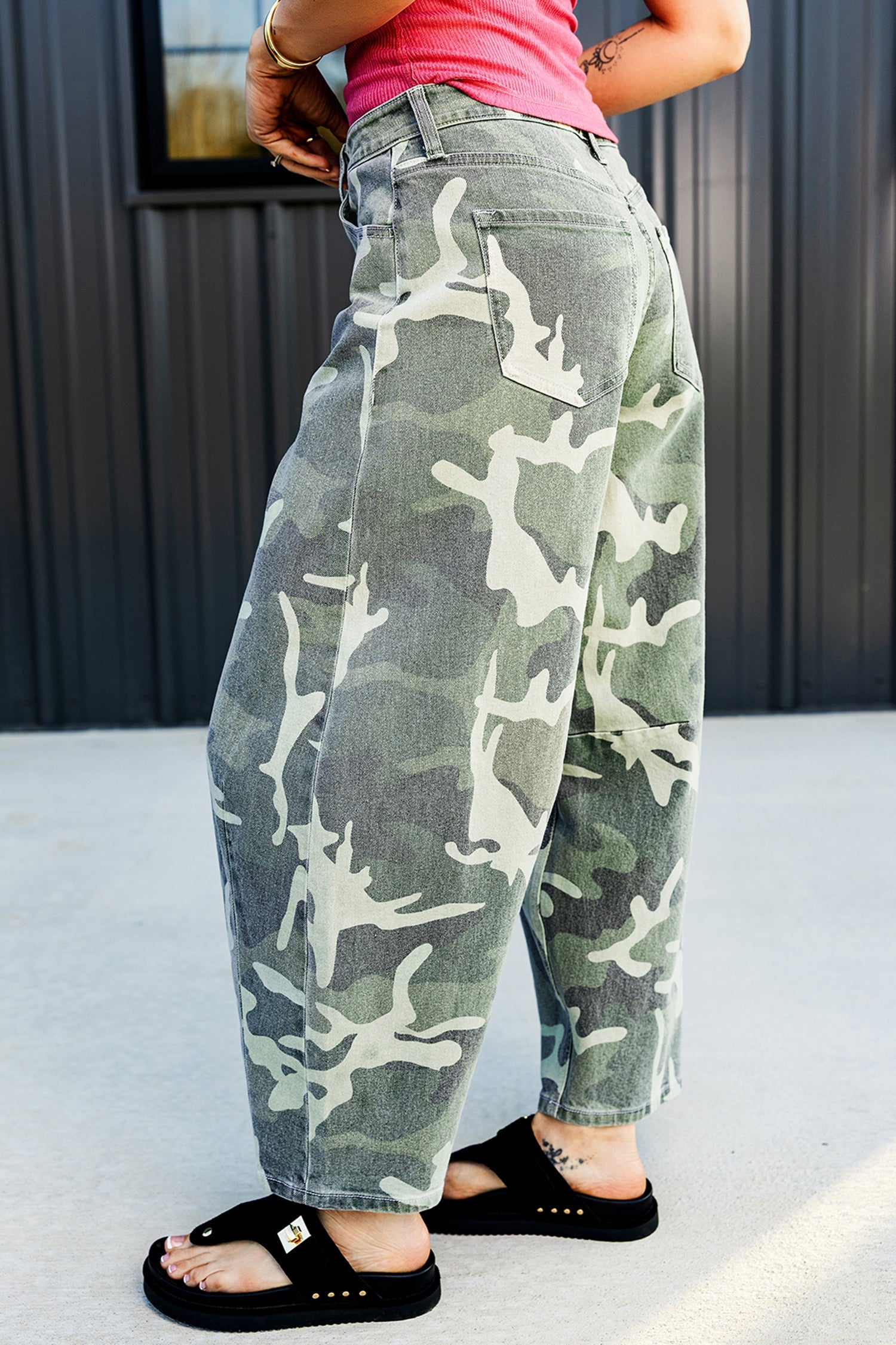 Camo Print Button Fly Straight Leg Ankle Length Jeans in Green