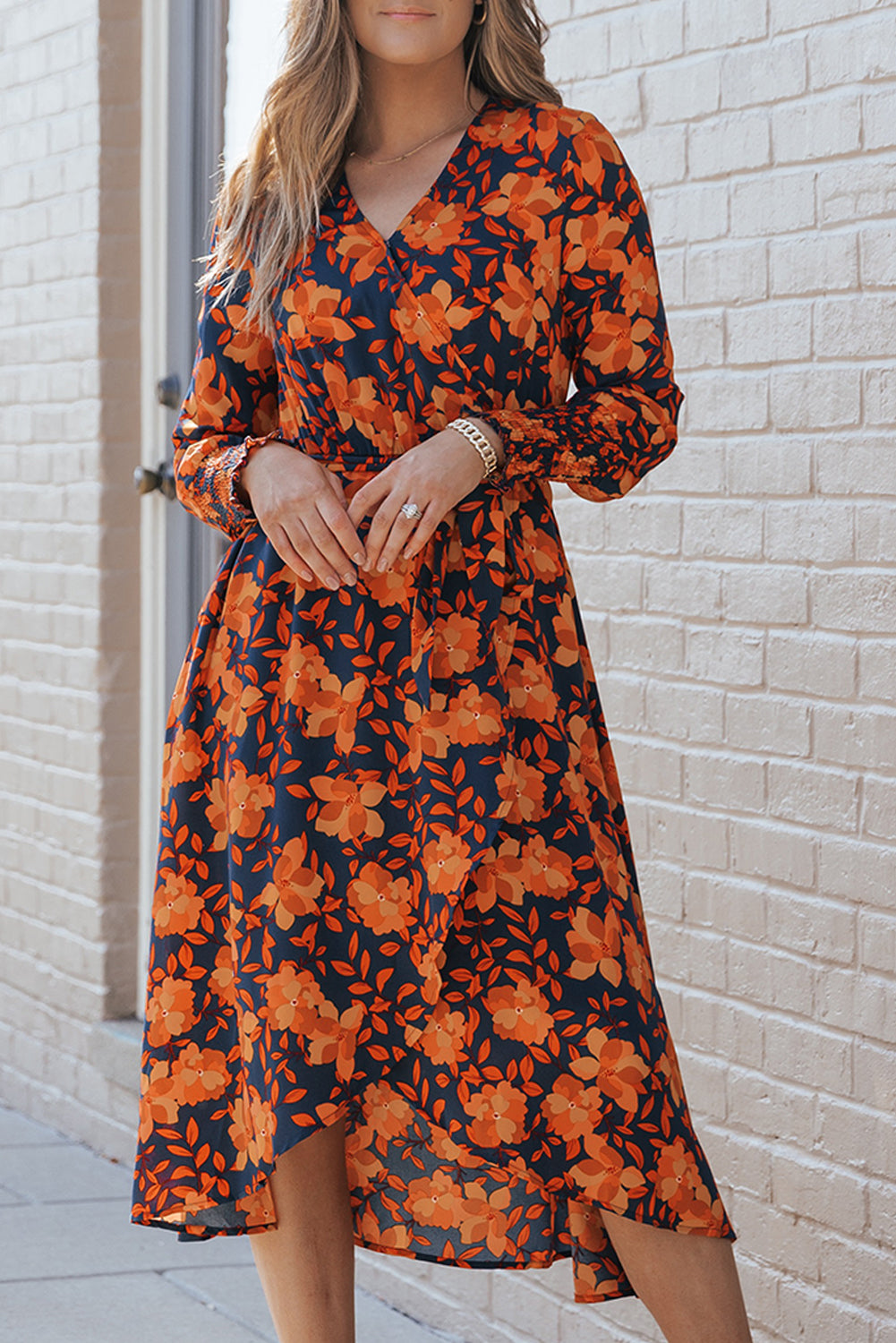 Robe portefeuille orange à imprimé floral et ceinture