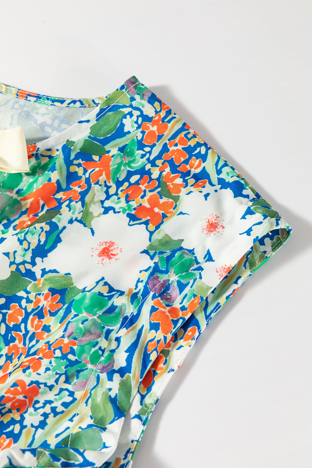 Bow Applique Floral-Print Applique Slit Sleeveless Peplum Blouse