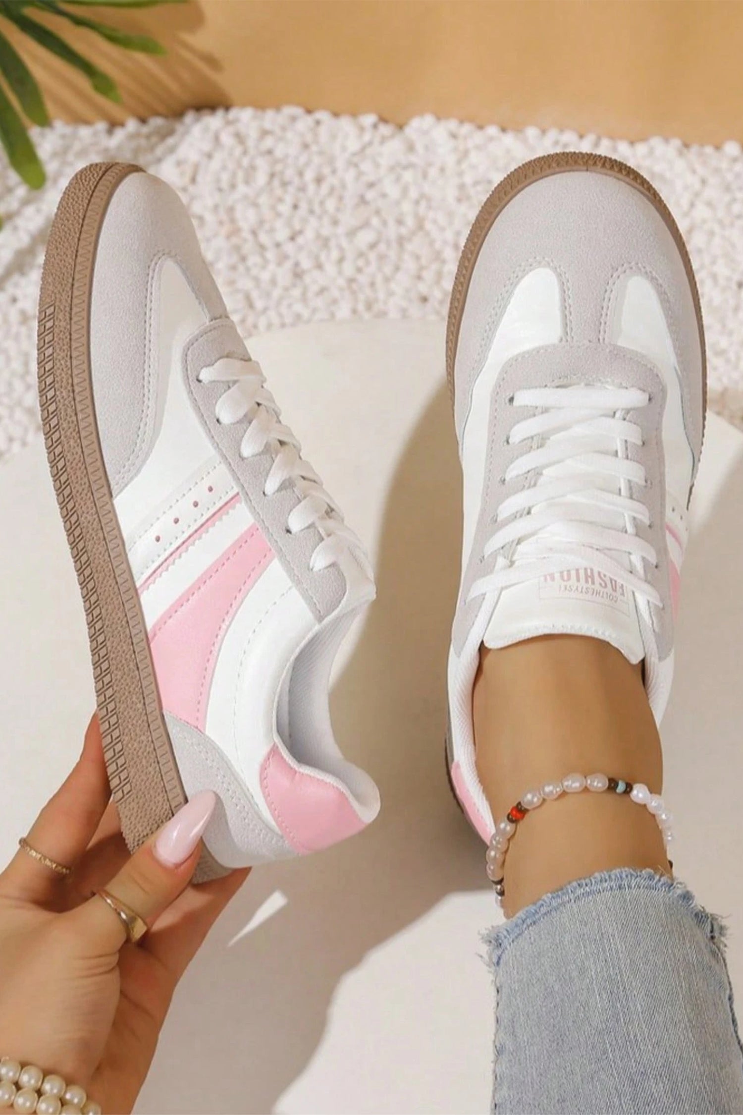 Fashionable Up Patchwork Lace Low Top Flat Sneakers in Pink