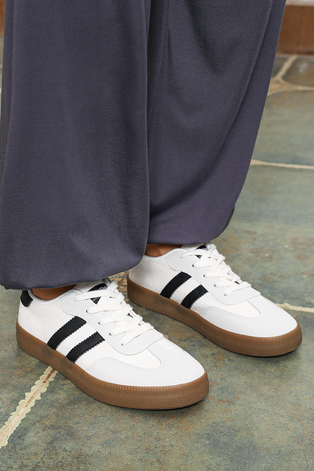 Striped Lace-up Flat Sneakers