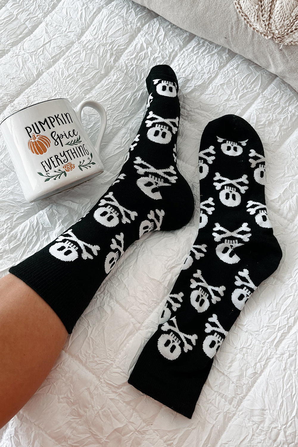 & Halloween Skull Crossbones Crew Socks
