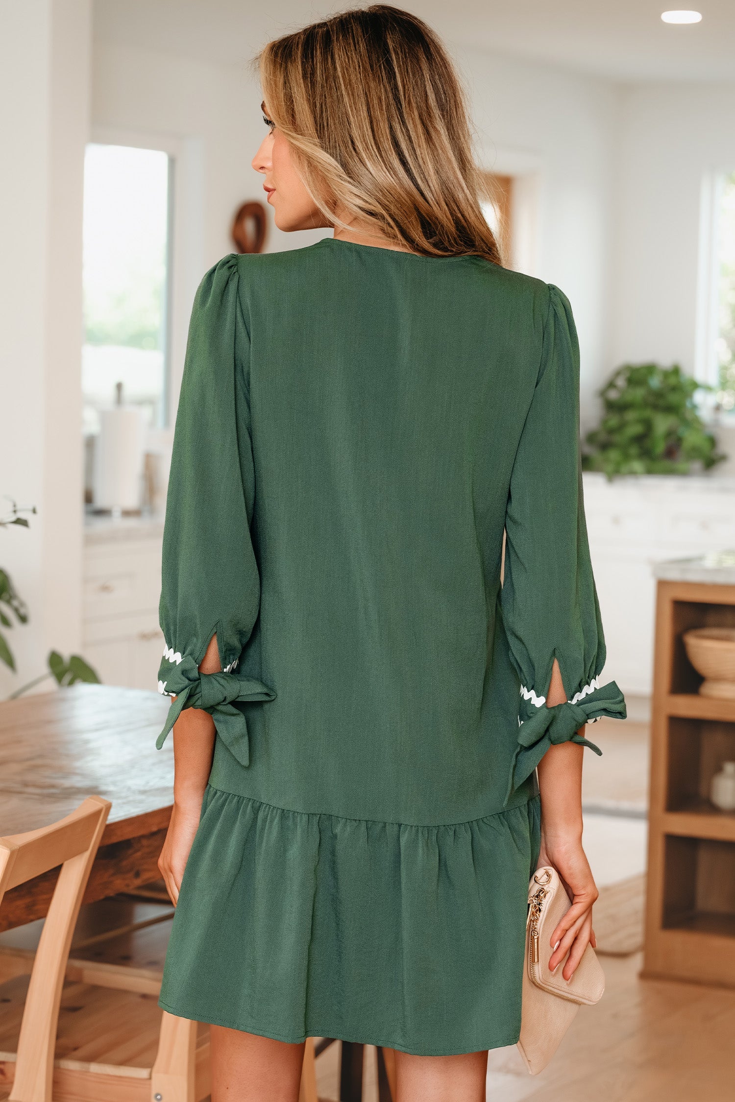 V-Neck Knotted Bracelet Sleeve Shift Dress in Green