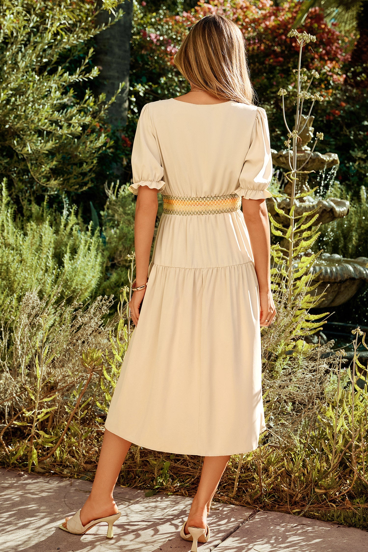 Waist Short-Sleeved Elastic Short-Sleeved Midi Dress in Apricot