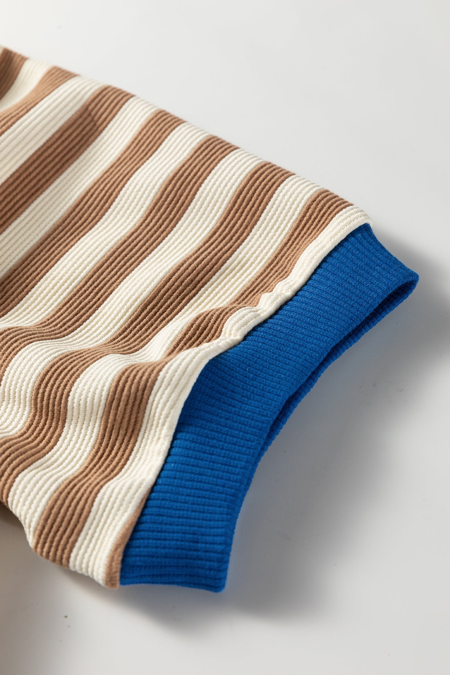 Puff Stripe Short Sleeve Round-Neck Tee in Brown