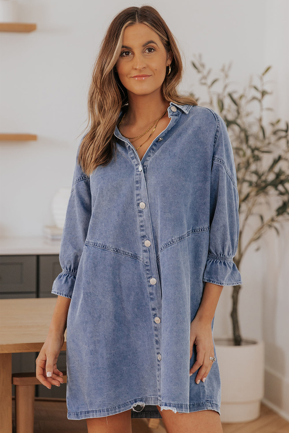 Mini-robe en jean boutonnée à manches longues