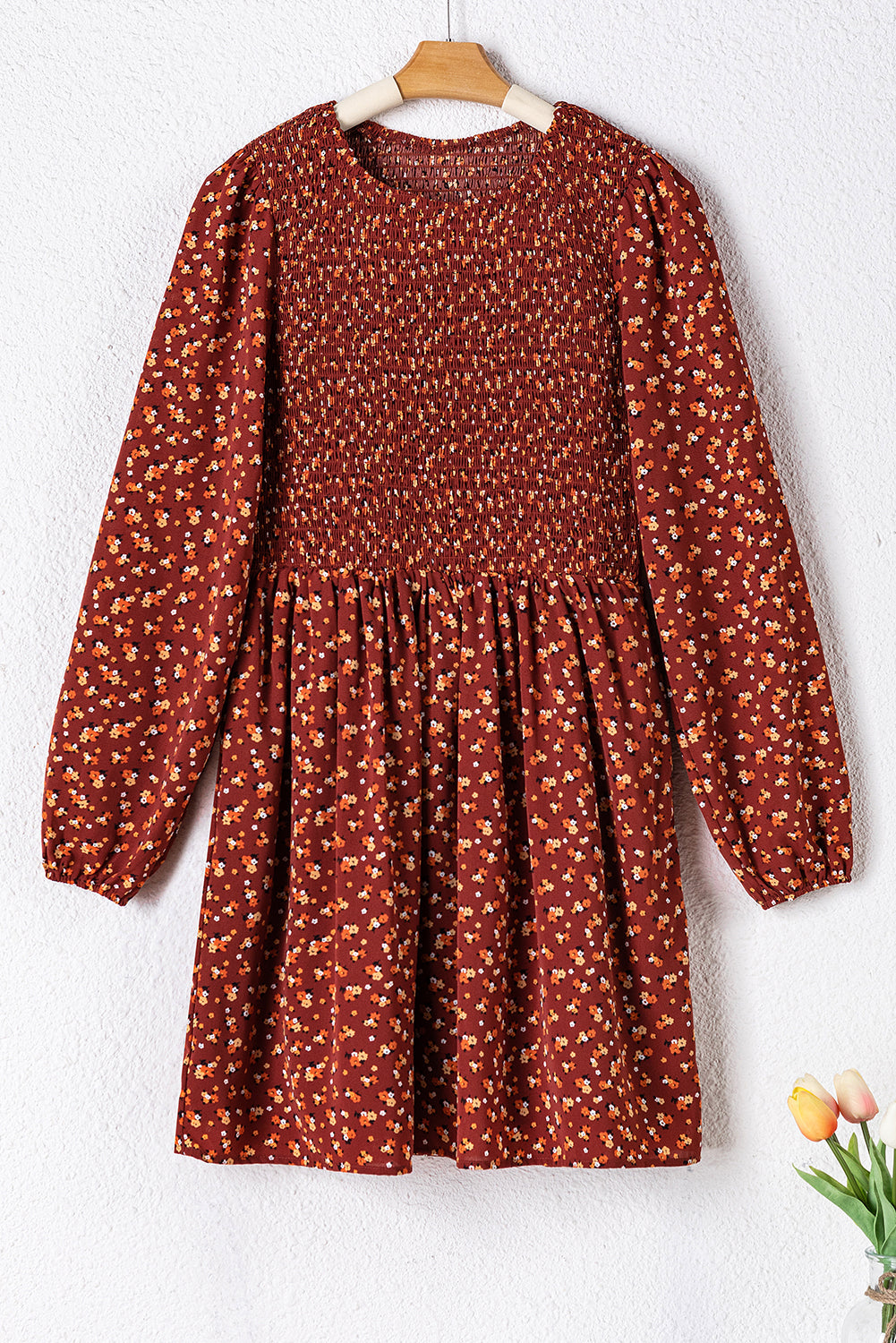 Mini-robe marron à corsage smocké et fleuri