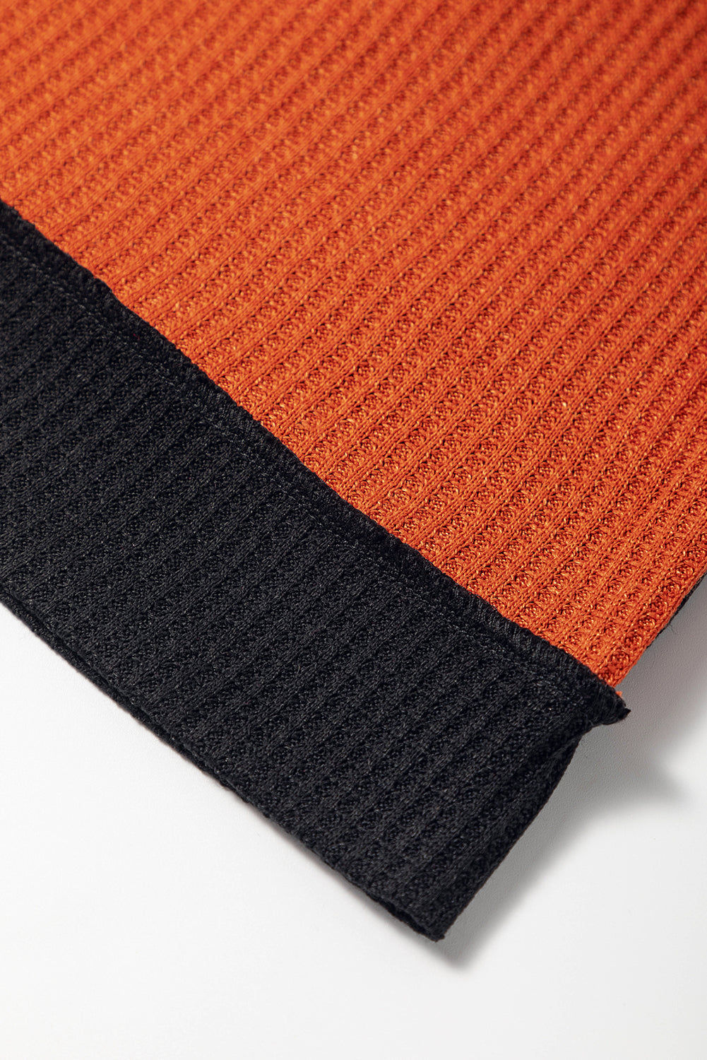 Haut en tricot gaufré patchwork léopard color block noir orange grande taille