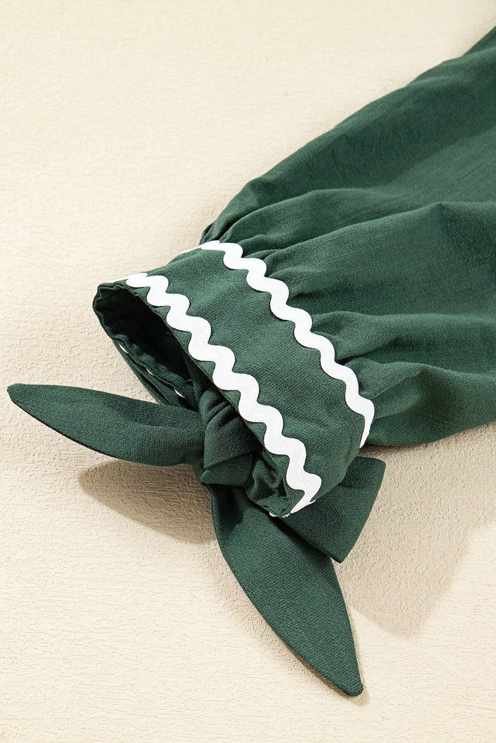 V-Neck Knotted Bracelet Sleeve Shift Dress in Green