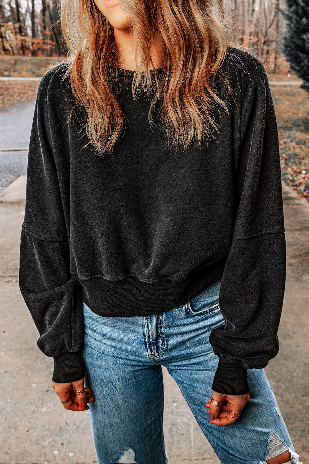 Sweat-shirt en forme de V à dos ouvert et délavé à l'acide