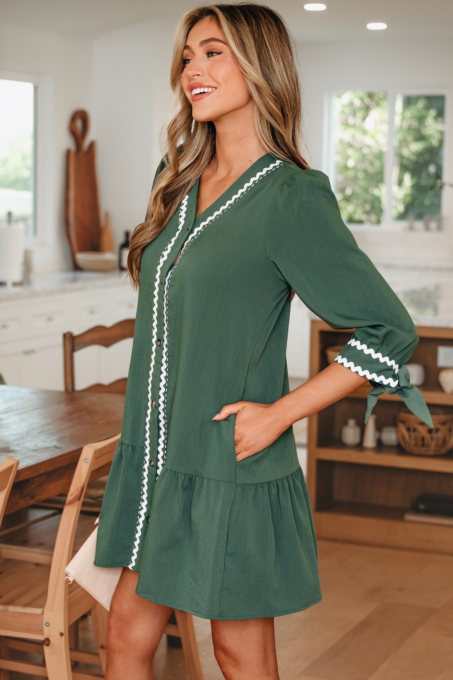 V-Neck Knotted Bracelet Sleeve Shift Dress in Green