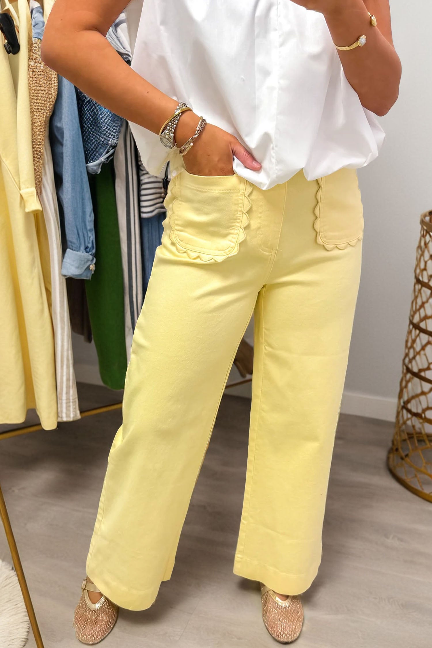 Scalloped Patch Solid Patch Pocket Shift Jeans in Yellow