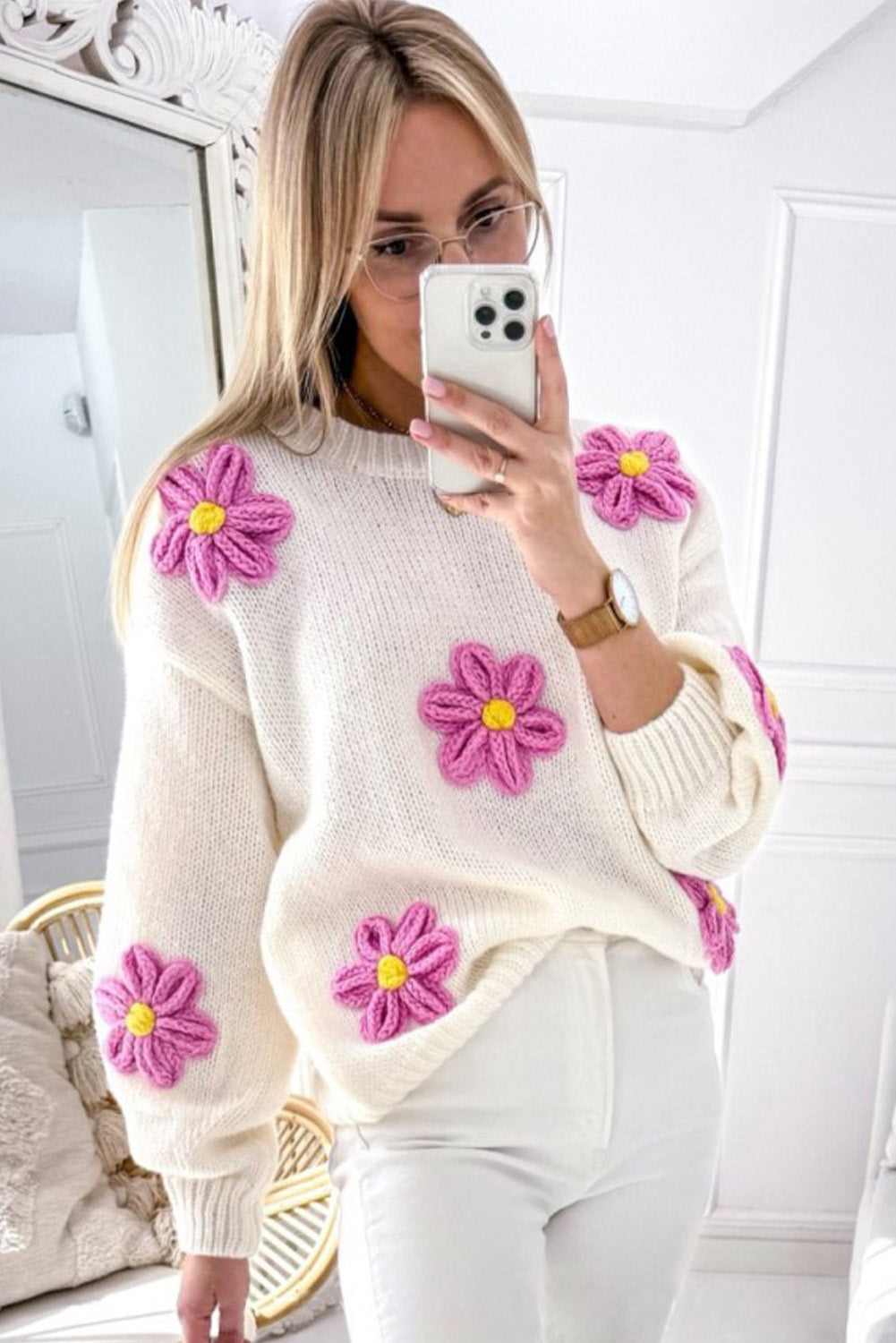 Pull en tricot à épaules tombantes et fleurs au crochet de grande taille