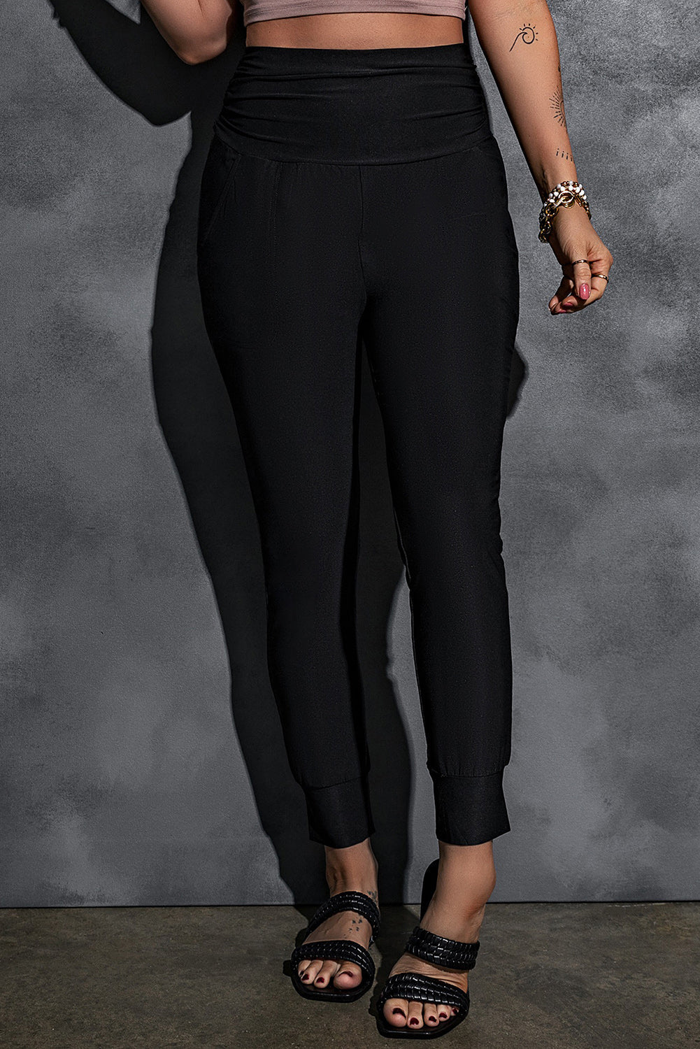 Women's High-Rise Black Pleat-Detail Pocket Leggings