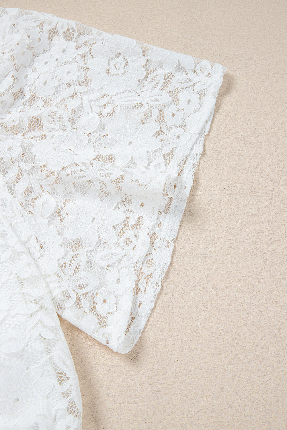 Chic White Short Sleeve Scalloped Floral Lace Peplum Blouse