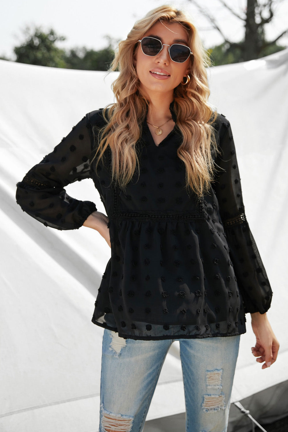 Blouse Noire Femme Manches Longues a Pois Dentelle Col Fendu a Volants