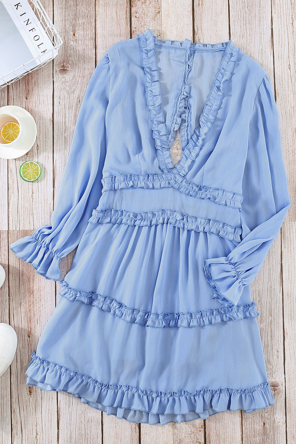 Robe Bleu Ciel Manches Longues Dos Nu A Volants Col en V