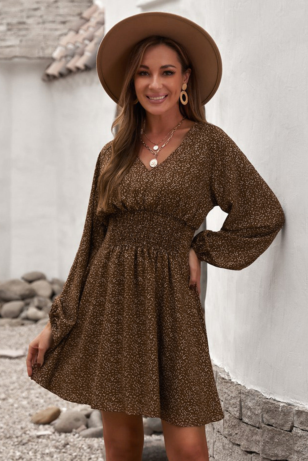 Robe Fleurie Courte Marron Manche Longue Col en V Taille Smockee